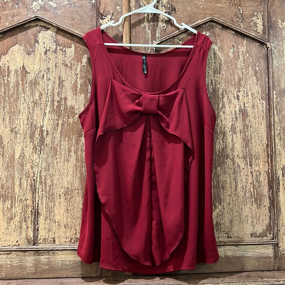 EUC Women’s Sz 1X Bow-front Tank